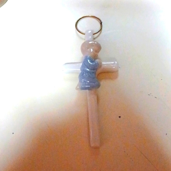 Ceramic‎ Cross /W Blue Praying Boy On A Hook Hangs Above Childs Bed - Picture 1 of 7